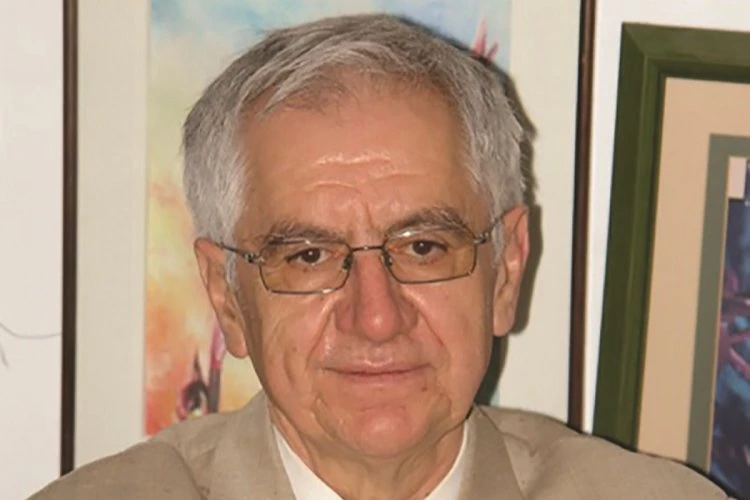 Prof Dr. Ekrem Sezik: 